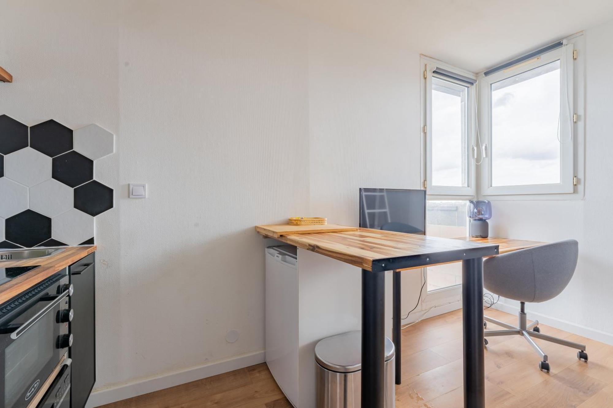 Charlemagne - Studio Confortable Avec Parking Gratuit - Quelques Pas De La Gare, Cuisine, Wifi Apartment Arras Exterior photo