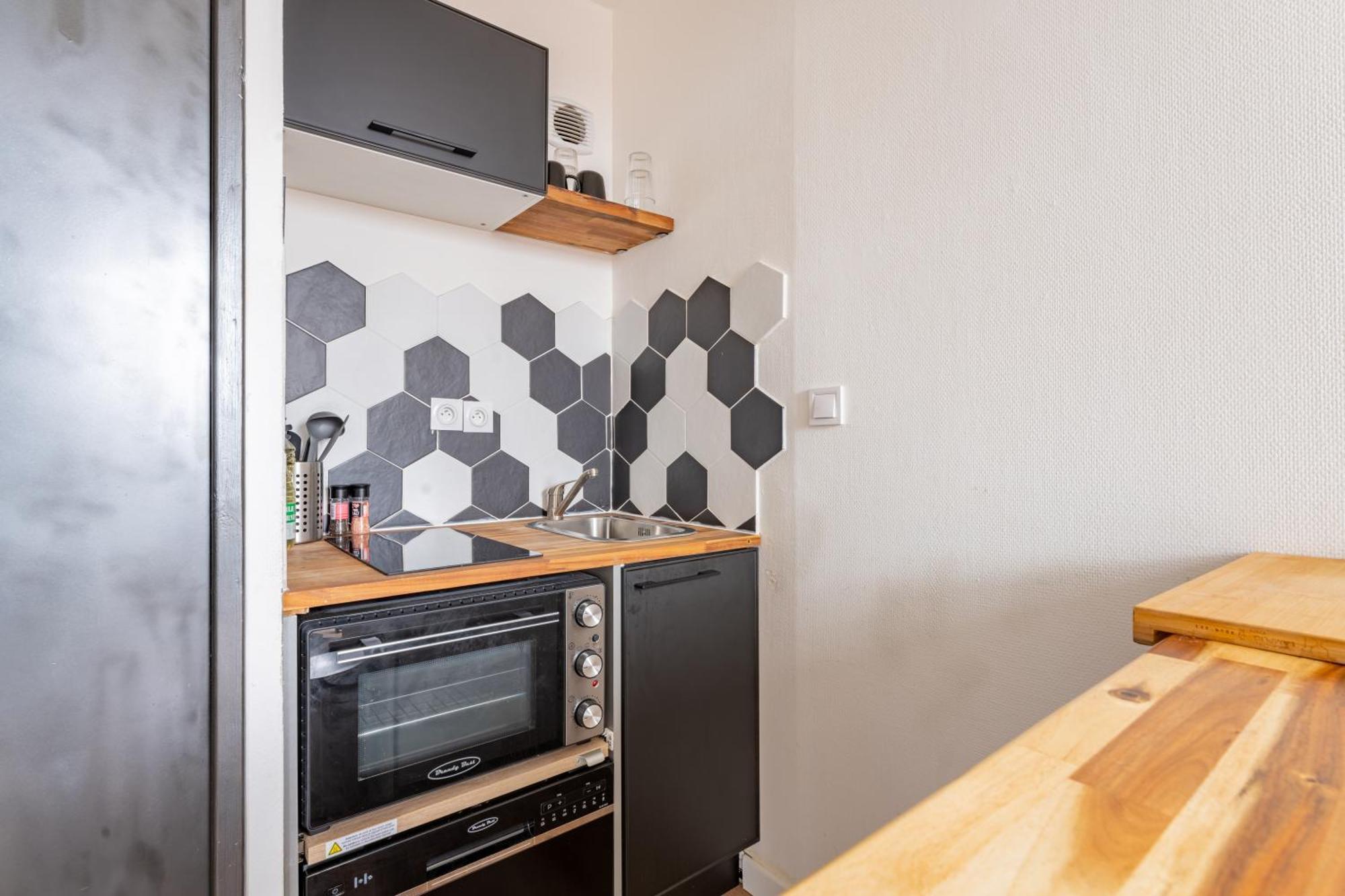 Charlemagne - Studio Confortable Avec Parking Gratuit - Quelques Pas De La Gare, Cuisine, Wifi Apartment Arras Exterior photo