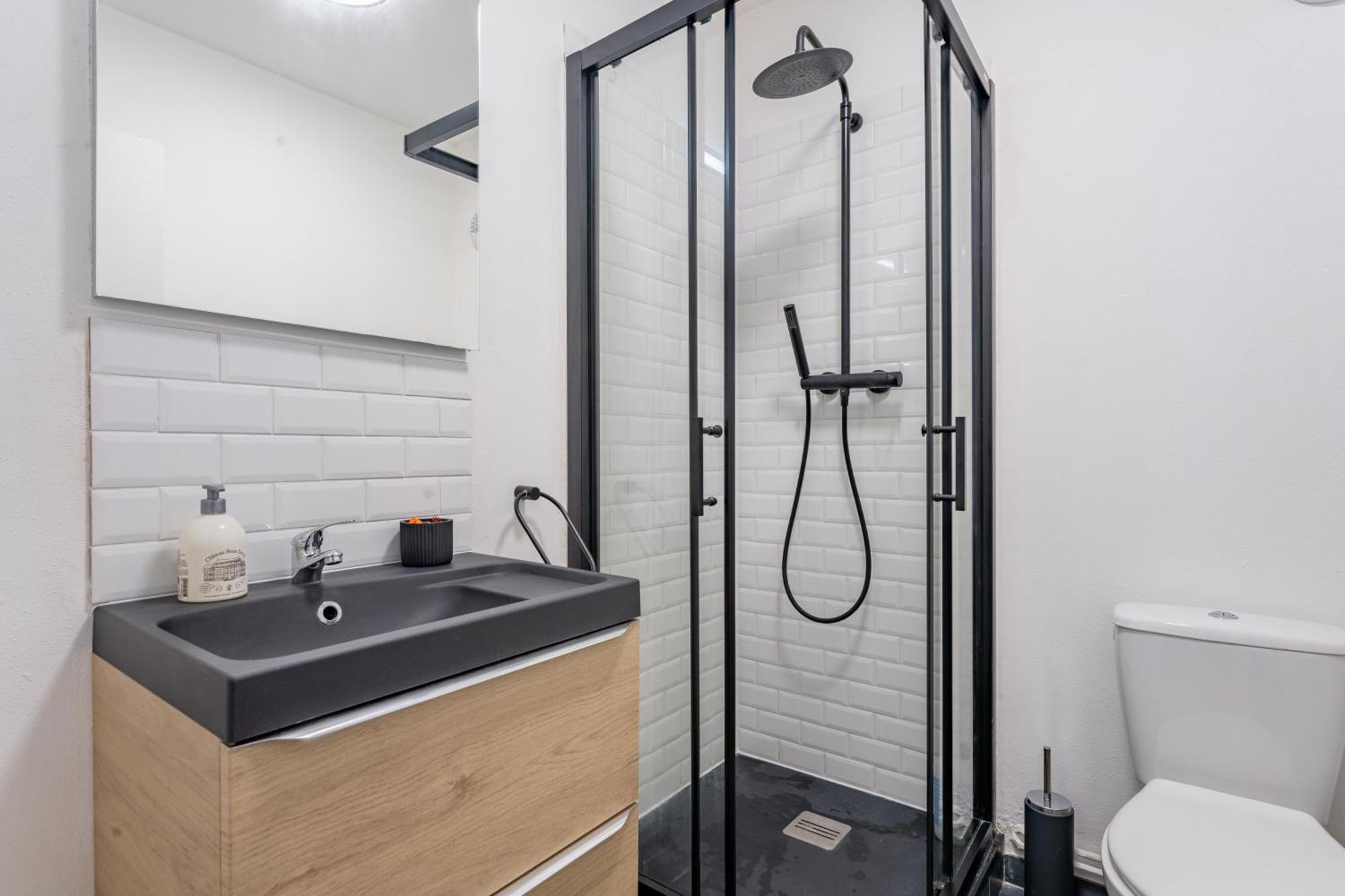 Charlemagne - Studio Confortable Avec Parking Gratuit - Quelques Pas De La Gare, Cuisine, Wifi Apartment Arras Exterior photo